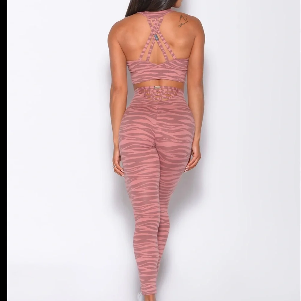 Bombshell Sportswear Set - Picture 3 of 12